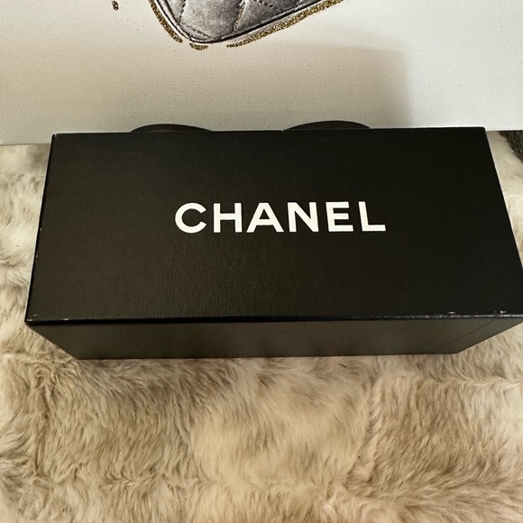 Chanel Black Sunglasses Frameless New with Tags - Picture 7 of 7